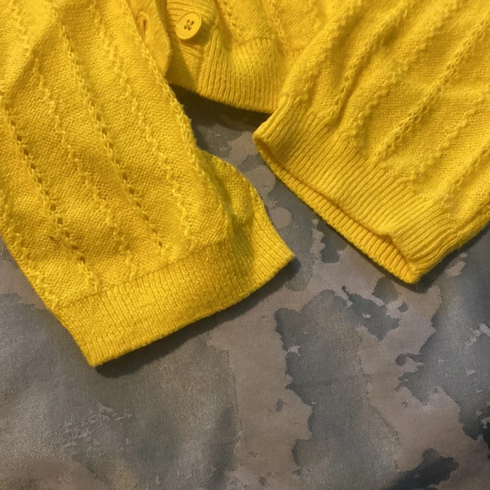 Gap Kids Yellow Knit Light Sweater, Medium, NWOT - Picture 4 of 10
